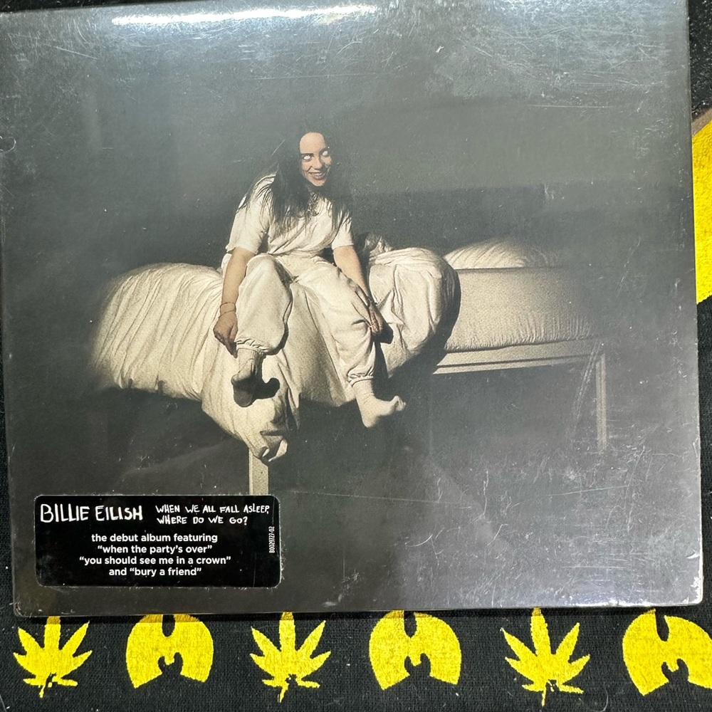 Billie Eilish ‘When We All Fall Asleep, Where Do We Go?’CD Debut